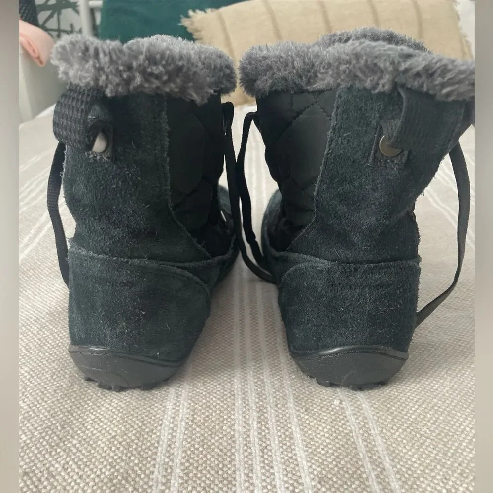 Columbia Women's Black 200 Grams Winter Boots size 7